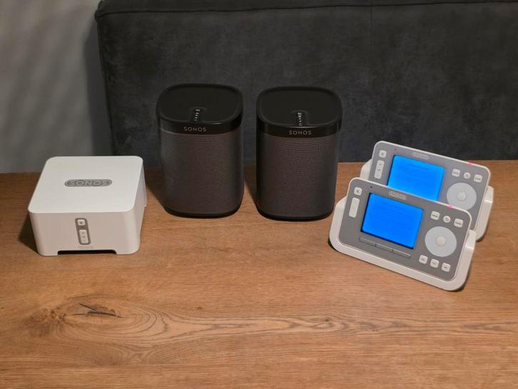 Sonos Play 1 2x met zone player 90 en cr 100 remotes, Audio, Tv en Foto, Luidsprekers, Zo goed als nieuw, Front, Rear of Stereo speakers