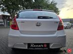 Hyundai i30 - 1.6i i-Drive Cool/Airco/Multimedia/NwApk, Gebruikt, 1591 cc, 4 cilinders, Wit