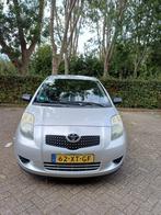 Toyota Yaris 1.0 12V Vvt-i 5DR Terra 2007 Grijs, Auto's, Toyota, Voorwielaandrijving, 527 kg, Origineel Nederlands, Handgeschakeld