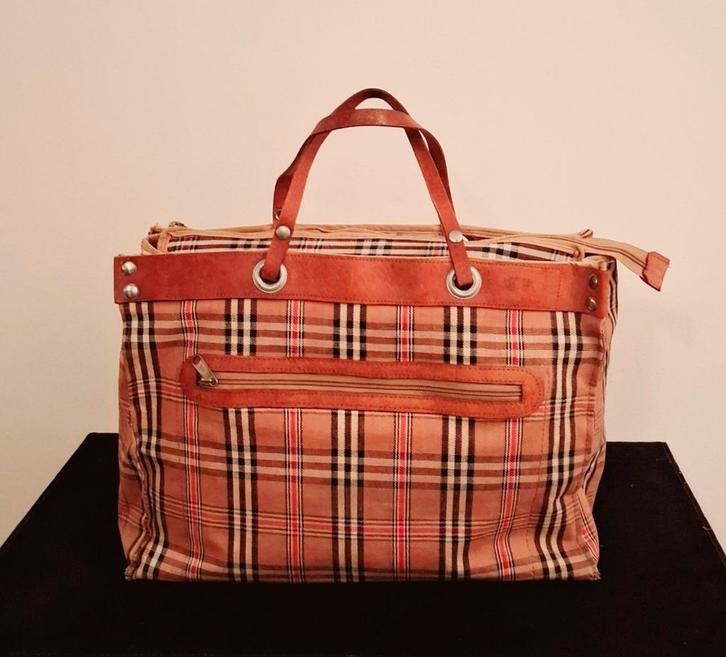 Originele Ziff tas in burberry design, Sieraden, Tassen en Uiterlijk, Tassen | Reistassen en Weekendtassen, Zo goed als nieuw