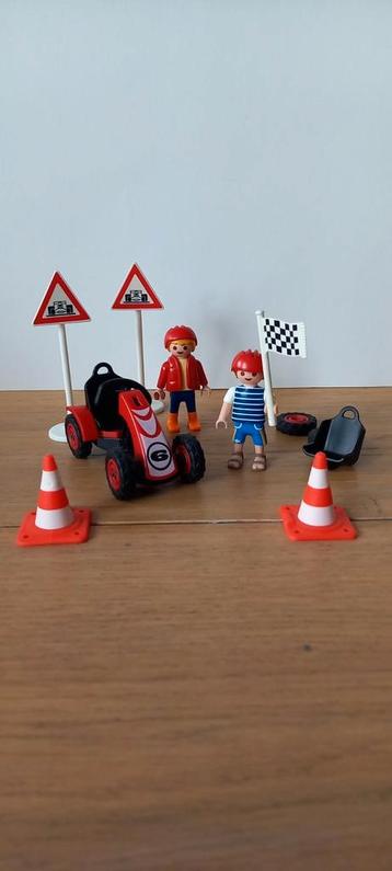 Playmobil kart met poppetjes beschikbaar voor biedingen