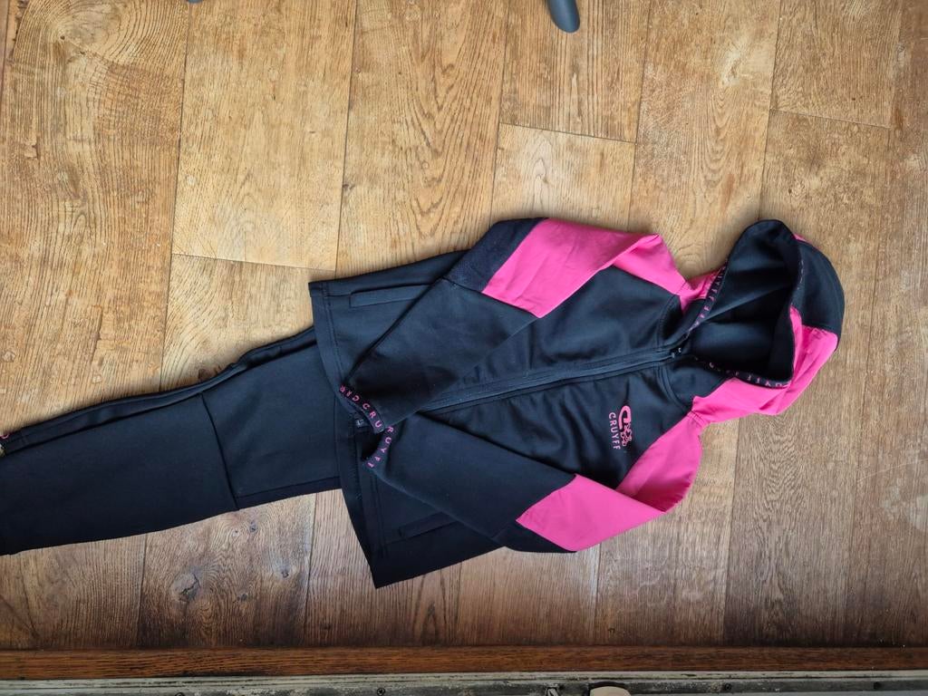 Trainingspak maat 128 Cruyff, Kinderen en Baby's, Kinderkleding | Maat 128, Ophalen, Gebruikt, Meisje, Sport- of Zwemkleding