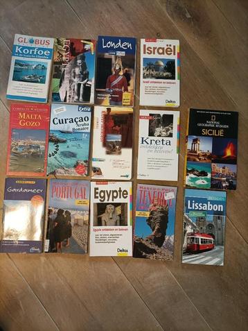diverse reisboeken, per stuk uiteraard te koop.zie de foto,s beschikbaar voor biedingen