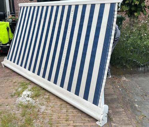 Elektronisch zonnescherm 3m breed 1,5m uitval, Tuin en Terras, Zonneschermen, Gebruikt, Knikarmscherm, 150 tot 300 cm, 250 cm tot 450 cm