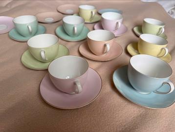 Arzberg kop 11 en schoteltjes 14 pastel porselein jaren 60 beschikbaar voor biedingen
