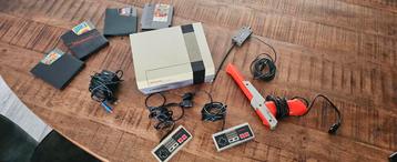 Nintendo NES Compleet met Games & Zapper beschikbaar voor biedingen