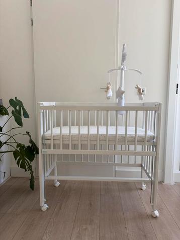Wieg cosleeper met matras beschikbaar voor biedingen