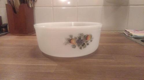 2 arcopal schalen, Fruits de France, Huis en Inrichting, Keuken | Servies, Zo goed als nieuw, Schaal of Schalen, Overige stijlen