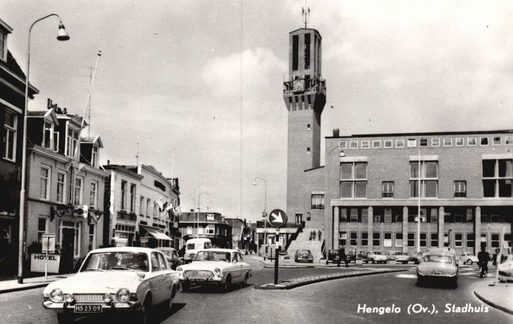 Hengelo, Stadhuis (1968) 129956, Verzamelen, Ansichtkaarten | Nederland, Gelopen, Overijssel, 1960 tot 1980, Verzenden