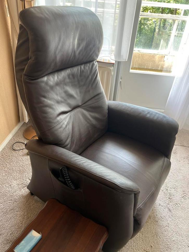 Comfortabele Sta-op Stoel, Huis en Inrichting, Fauteuils, Gebruikt, Leer, 75 tot 100 cm, Ophalen