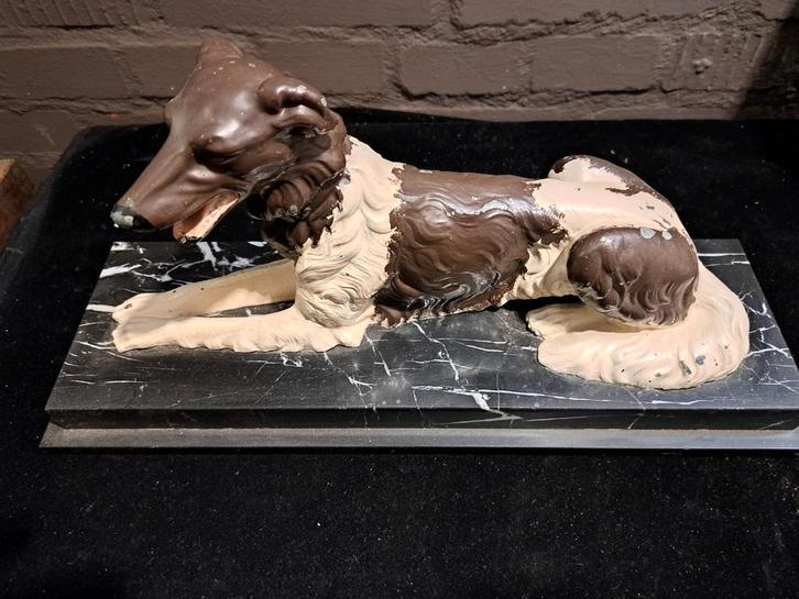 Antiek Hondenbeeld op Marmeren Sokkel, Antiek en Kunst, Kunst | Beelden en Houtsnijwerken, Ophalen of Verzenden