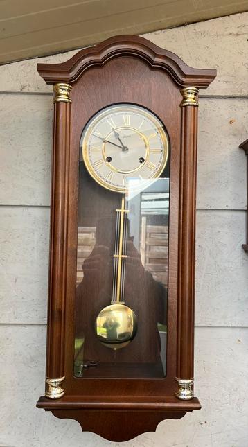 Hermle hangklok in nieuwstaat beschikbaar voor biedingen