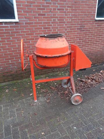 Betonmolen Atika   ,weinig gebruikt beschikbaar voor biedingen