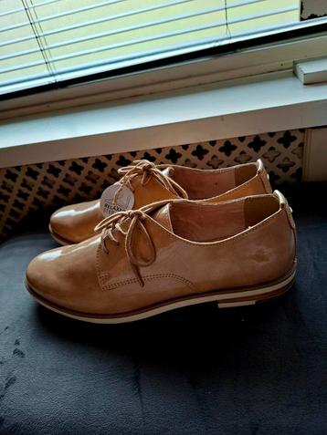 Prachtige schoenen mt 42 beschikbaar voor biedingen