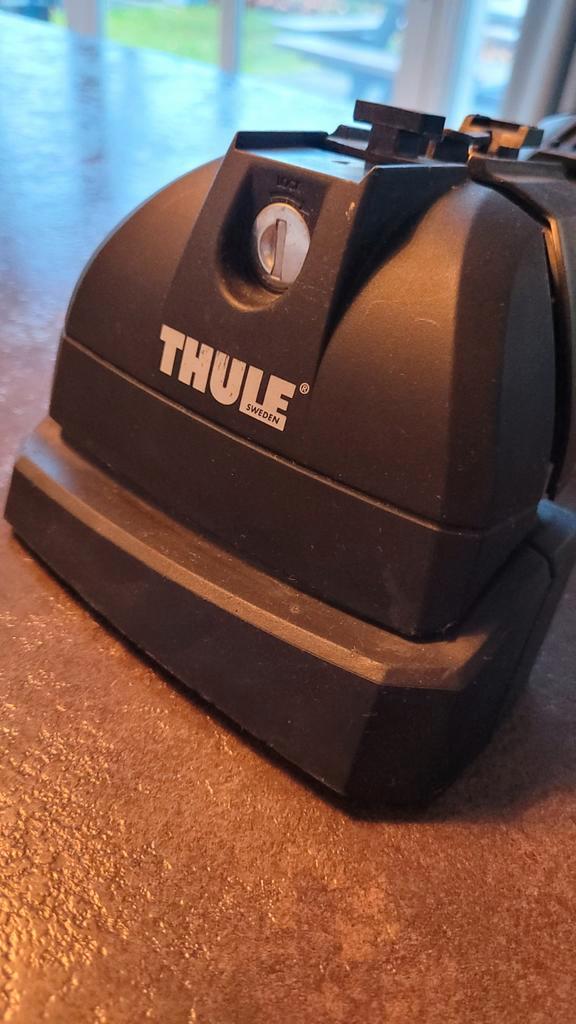 Thule Kit + Voetenset WingBar Evo - Tesla S, Auto diversen, Dakdragers, Zo goed als nieuw, Ophalen of Verzenden
