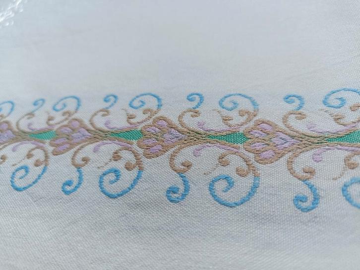 WITTE-LIETAER ingeweven damast tafelkleed + 6 servet (MV38), Huis en Inrichting, Tafelkleden, Zo goed als nieuw, Rechthoek, Ophalen of Verzenden