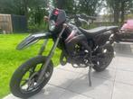 Rieju mrt 50 black series 2021, Fietsen en Brommers, Ophalen, Zo goed als nieuw, 50 cc, 5 versnellingen