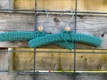 setje baby kledinghangers beschikbaar voor biedingen