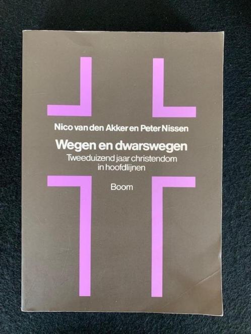 Wegen en dwarswegen, Kerkgeschiedenis; Nico van den Akker, Boeken, Godsdienst en Theologie, Gelezen, Ophalen of Verzenden