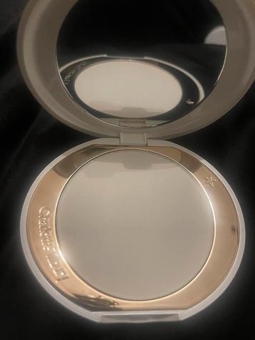 New Charlotte Tilbury Brightening Powder beschikbaar voor biedingen