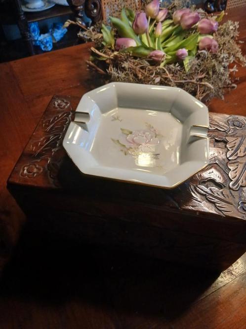 Limoges porselein asbak Angélique- handgeschilderd, Antiek en Kunst, Curiosa en Brocante, Ophalen of Verzenden