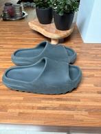 Yeezy slides maat 43 1/2, Slippers, Overige kleuren, Ophalen of Verzenden, Adidas Yeezy
