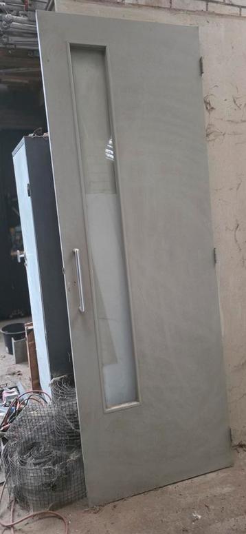 Massieve Houten Binnendeur met Glas beschikbaar voor biedingen