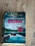 Boek Storm van De Zeven Zussen, Boeken, Romans, Ophalen of Verzenden, Gelezen, Lucinda Riley, Nederland