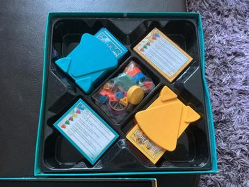 Trivial Pursuit Familie Editie - Quizspel beschikbaar voor biedingen