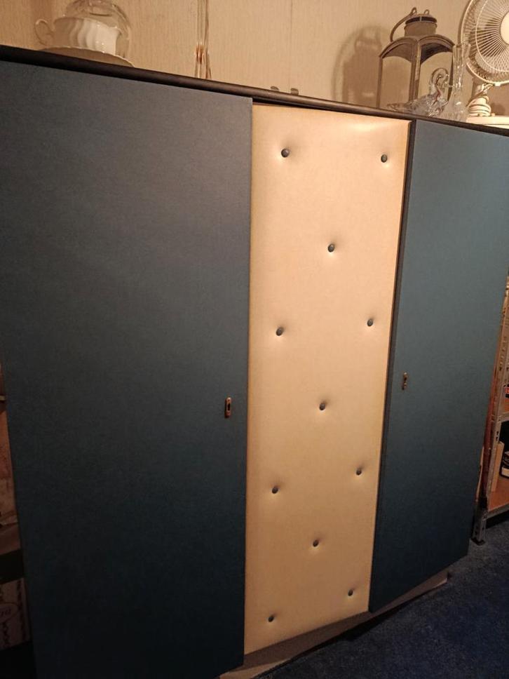Retro, 3 deurs kledingkast, Huis en Inrichting, Kasten | Lockerkasten, Zo goed als nieuw, Ophalen of Verzenden