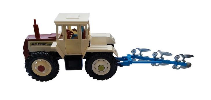 Britains 9597 witte mb trac 1500+lemken 3 schaar wentelploeg, Hobby en Vrije tijd, Modelauto's | 1:32, Zo goed als nieuw, Tractor of Landbouw