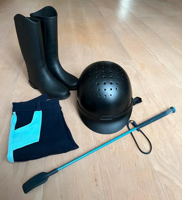 Paardrijset kind 12 jaar helm laarzen broek zweep, Dieren en Toebehoren, Paardrijkleding, Zo goed als nieuw, Kinderen, Schoeisel