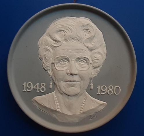 Keramiek Prinses Juliana 21cm Abdicatie 1980 Porceleyne Fles, Verzamelen, Koninklijk Huis en Royalty, Zo goed als nieuw, Kaart, Foto of Prent