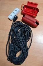 contactdoos en 2 kabelhouders en oud verlengsnoer, Ophalen, Gebruikt, Kabel of Snoer