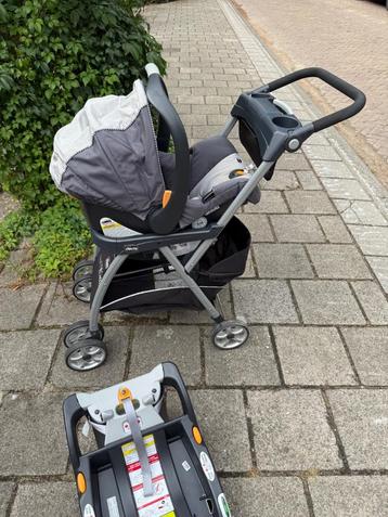 Chicco baby car seat + frame beschikbaar voor biedingen