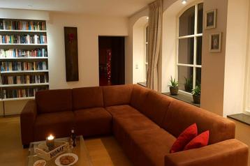 Bruin stoffen hoekbank beschikbaar voor biedingen