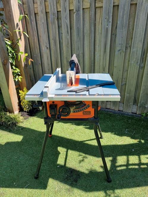 Black & Decker zaagtafel inc. bijbehorende accessoires, Doe-het-zelf en Verbouw, Gereedschap | Zaagmachines, Gebruikt, Cirkelzaag