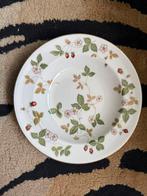 N.O.T.K. - Wedgwood wild strawberry servies set, Ophalen, Zo goed als nieuw, Bord(en), Wedgwood