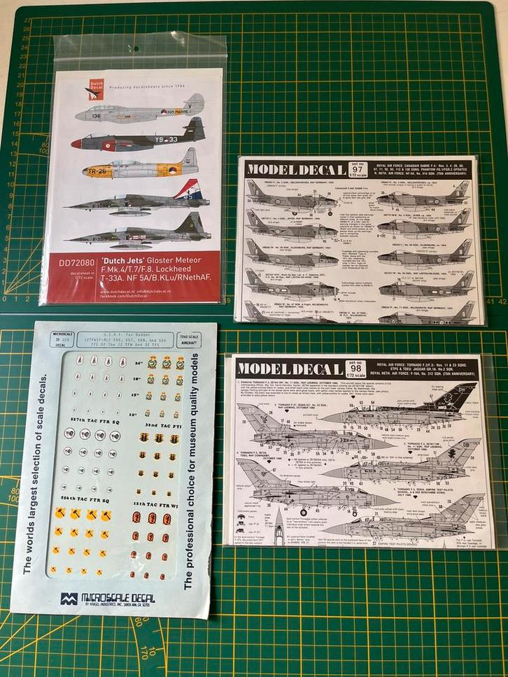 Verschillende decal sheets 1/72 oa KLU en 32TFS Wolfhounds, Hobby en Vrije tijd, Modelbouw | Vliegtuigen en Helikopters, Zo goed als nieuw