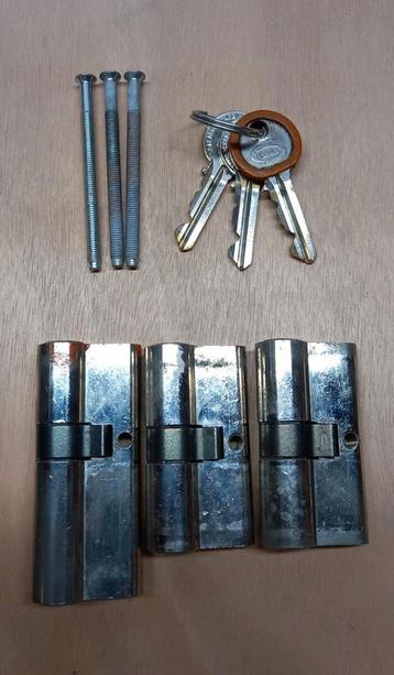 3x corbin cilinders gelijksluitend beschikbaar voor biedingen