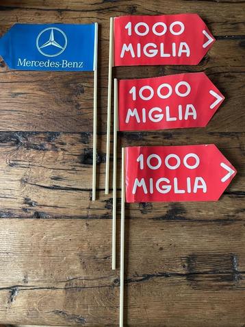 vlaggetjes van de Mille Miglia en Rothmans Williams beschikbaar voor biedingen