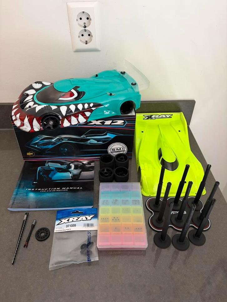 ZGAN XRAY X12 2025 - ready to run (alleen ontvanger nodig), Hobby en Vrije tijd, Modelbouw | Radiografisch | Auto's, Zo goed als nieuw