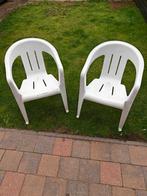 Gratis af te halen. 2 witte kunststof stoelen., Ophalen, Gebruikt, Kunststof