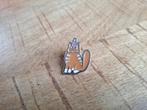 1 Leuke pin Kat met verjaardagsmuts te koop, Verzamelen, Speldjes, Pins en Buttons, Ophalen of Verzenden, Nieuw, Dier of Natuur