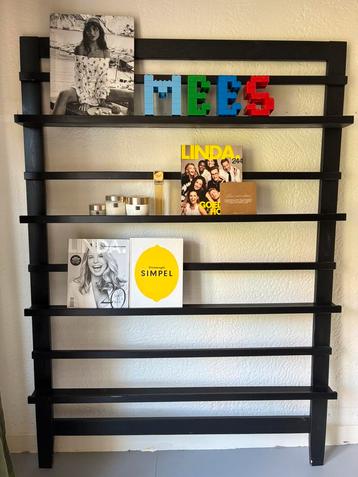 Boekenplank/ rek zwart beschikbaar voor biedingen