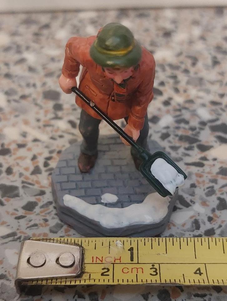 Lemax figuurtje Sneeuwschepper Shoveling Snow, Diversen, Kerst, Zo goed als nieuw, Ophalen of Verzenden