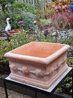 Prachtige handgevormd plantenbak terracotta  guirlander, Tuin en Terras, Bloembakken en Plantenbakken, Ophalen, Tuin, Steen, Vierkant