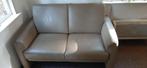 Als nieuw! 2 zits bank, leer, taupekleur., Ophalen, Tweepersoons, Zo goed als nieuw, Minder dan 150 cm