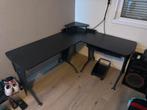 Zwart hoekbureau met metalen poten+toetsenbordlade,pc-houder, Huis en Inrichting, Ophalen, Zo goed als nieuw