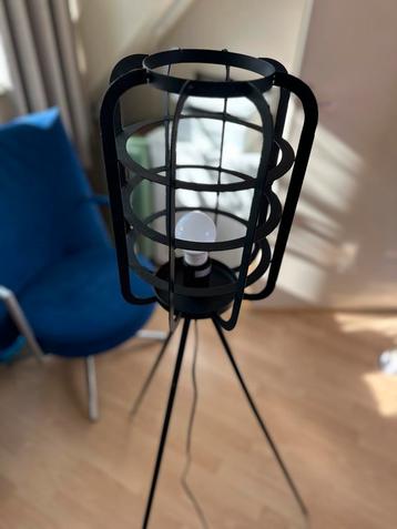 Standing lamp beschikbaar voor biedingen